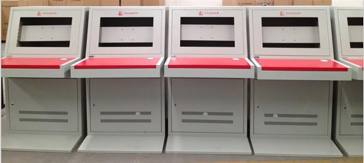 中石油各分站監(jiān)控操作臺(tái)