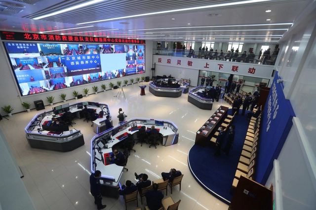 消防指揮中心應(yīng)該如何定制操作臺(tái)？